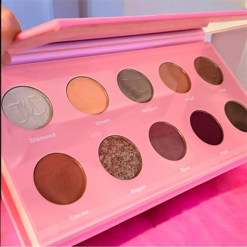 Juicy Couture Beauty Bundle-Eyeshadow Palette + Ladies Shaver-NEW